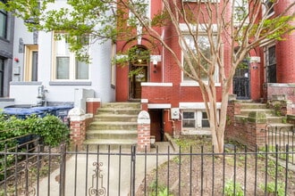 8 R St NW, Unit Bedroom #4 in Washington, DC - Building Photo - Building Photo