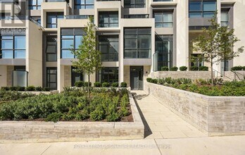 10 Inn On The Pk Dr in Toronto, ON - Building Photo - Building Photo