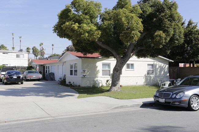 7921-7931 Glencoe Ave in Huntington Beach, CA - Foto de edificio - Building Photo