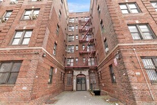 43-33 48th St, Unit 1A in Queens, NY - Building Photo