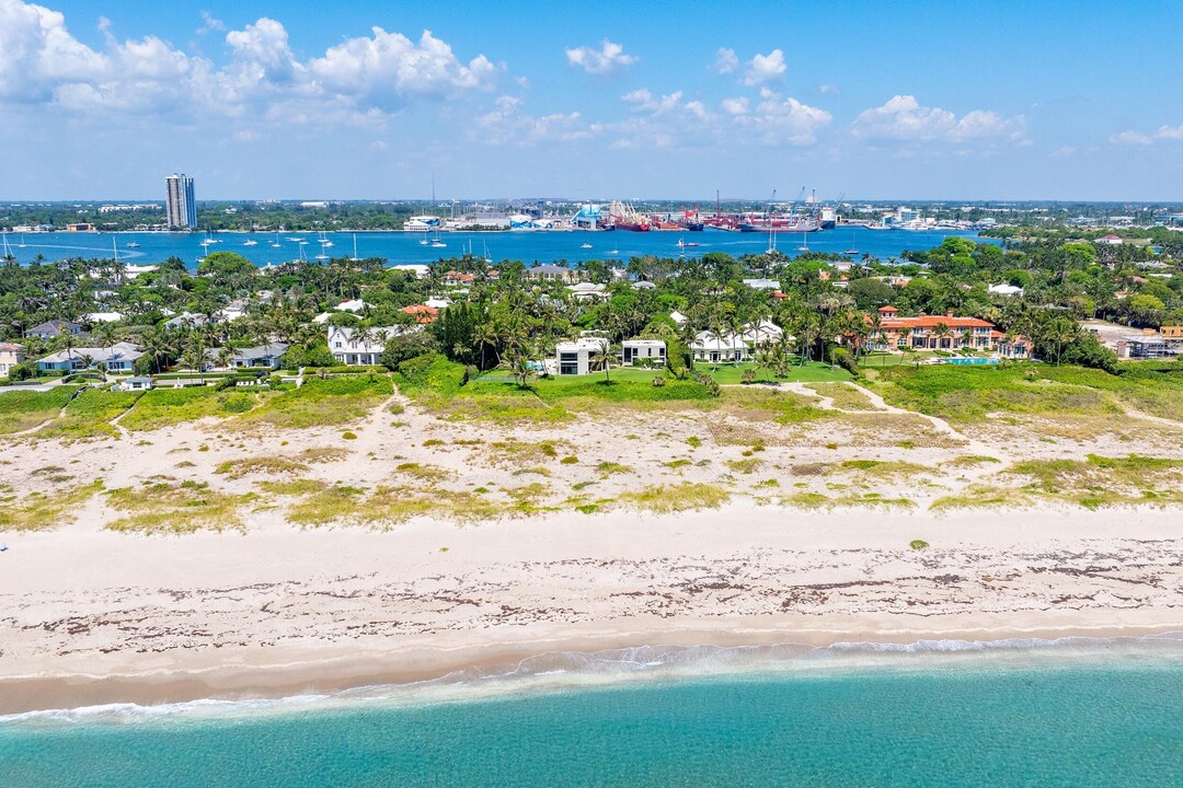 1446 N Ocean Way in Palm Beach, FL - Building Photo
