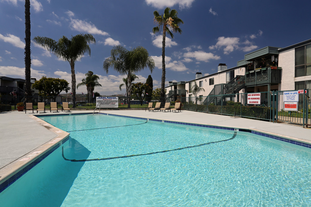 Woodside Apartments in Lakeside, CA - Foto de edificio