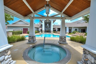 Oak View of Sonoma Hills Apartments in Rohnert Park, CA - Foto de edificio - Building Photo