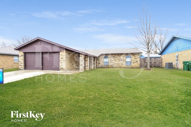 2509 E Williamsburg Manor in Arlington, TX - Building Photo - Building Photo