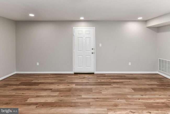 8616 Shadwell Dr in Alexandria, VA - Foto de edificio - Building Photo