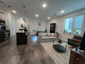 4819 Caroline St in Houston, TX - Building Photo - Building Photo