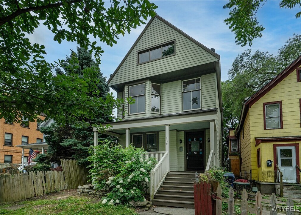 136 Prospect Ave in Buffalo, NY - Building Photo