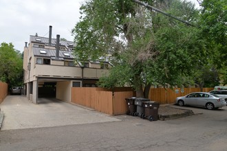 Canyon Crest Apartments in Boulder, CO - Foto de edificio - Building Photo