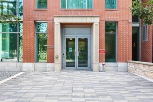 220 George St in Toronto, ON - Building Photo