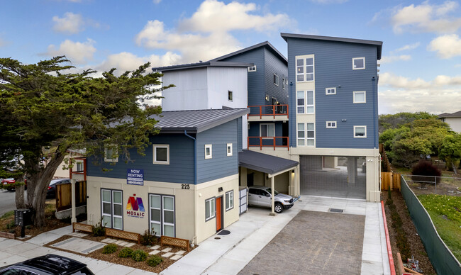 225 Cypress Ave - Marina in Marina, CA - Foto de edificio - Building Photo