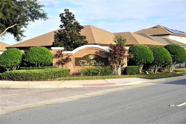 property at 1315 Yorkshire Ct