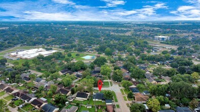 6938 Trail Valley Way in Houston, TX - Foto de edificio - Building Photo