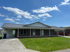 925 Rochester Ave in Middlesboro, KY - Building Photo