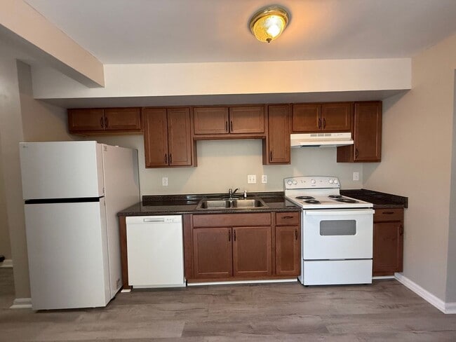 207 Myrtlewood Ct in Jacksonville, NC - Building Photo - Building Photo