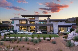 4 Soaring Bird Ct in Las Vegas, NV - Building Photo