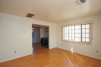 74 S Meridith Ave, Unit 4 in Pasadena, CA - Building Photo - Building Photo