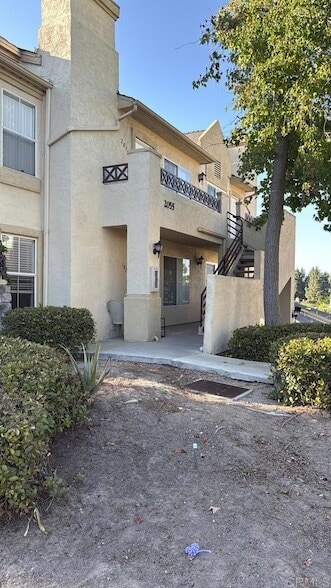 2055 Lakeridge Cir, Unit 102 in Chula Vista, CA - Foto de edificio - Building Photo