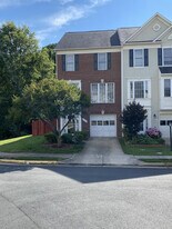 14236 Madrigal Dr in Woodbridge, VA - Building Photo