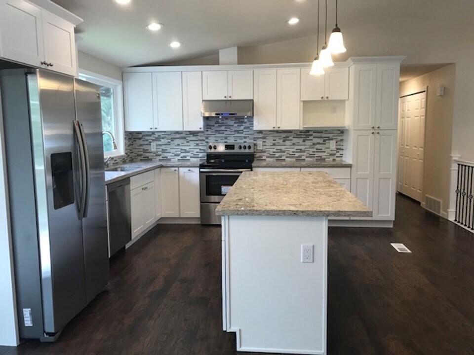 3601 88th Ave SE in Mercer Island, WA - Building Photo