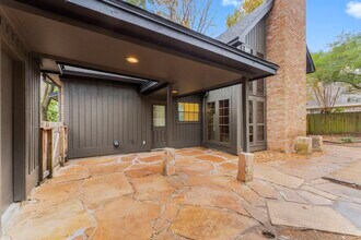 6 Thornhedge Ct in Spring, TX - Foto de edificio - Building Photo