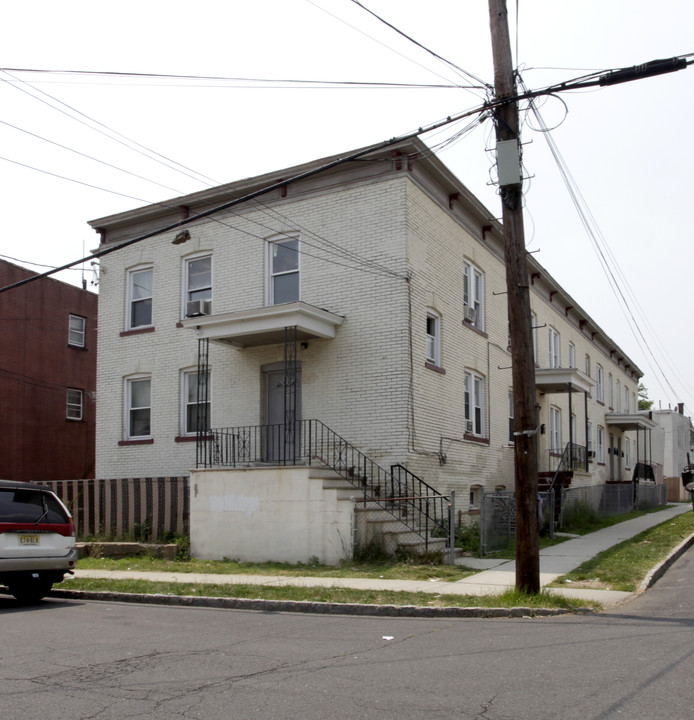 197 Grant St in Perth Amboy, NJ - Building Photo