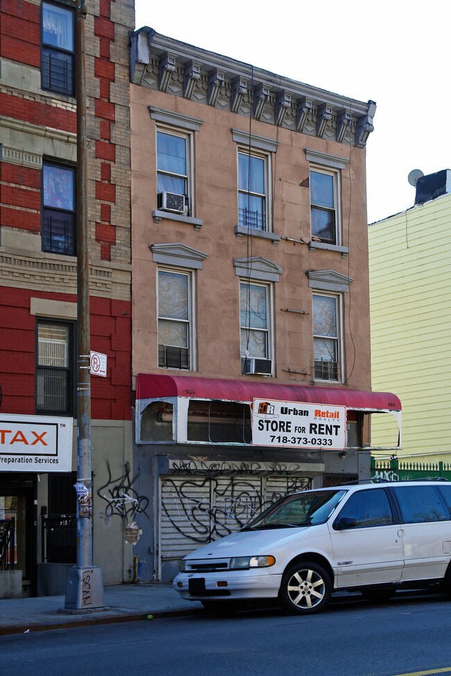 924 Myrtle Avenue in Brooklyn, NY - Building Photo - Building Photo