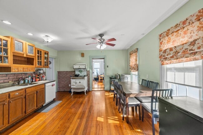 90 Florence St, Unit #2 in Everett, MA - Building Photo - Building Photo