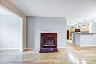 3176 Summit Square Dr in Oakton, VA - Building Photo - Building Photo