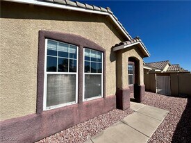 6706 Black Oil Dr in Las Vegas, NV - Building Photo