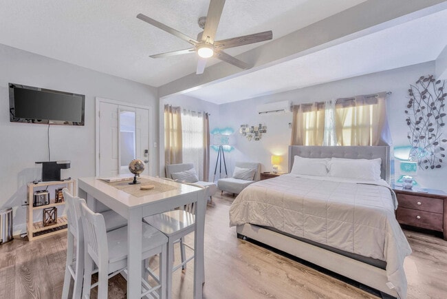 3317 W St Conrad St in Tampa, FL - Building Photo - Building Photo