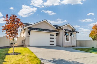 6273 S Binky Ave in Kuna, ID - Building Photo - Building Photo