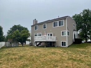 2205 Clipper Ct in Elgin, IL - Building Photo - Building Photo