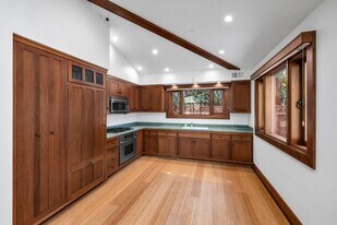 77 Rebecca Ln in Atherton, CA - Building Photo