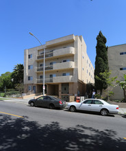 310 S New Hampshire Ave in Los Angeles, CA - Foto de edificio - Building Photo