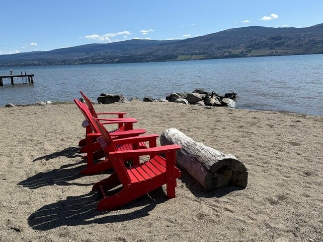 4026 Pritchard Dr N in West Kelowna, BC - Building Photo - Building Photo