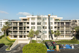 Sutton Place in Palm Beach, FL - Foto de edificio - Building Photo