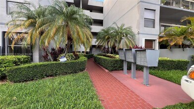 13255 SW 88th Ln in Miami, FL - Building Photo - Building Photo
