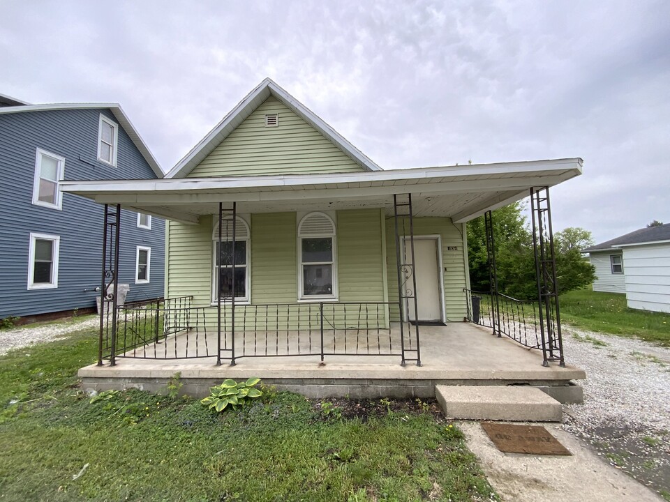 104 E 7th St in Tilton, IL - Building Photo