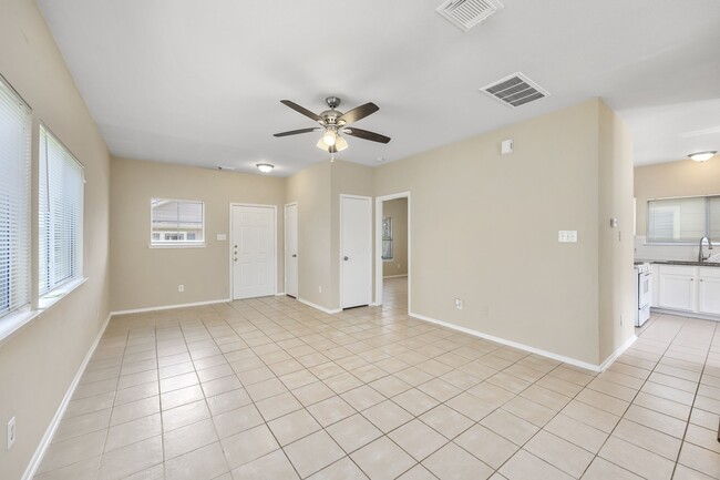 6158 Settlers Lake Cir E