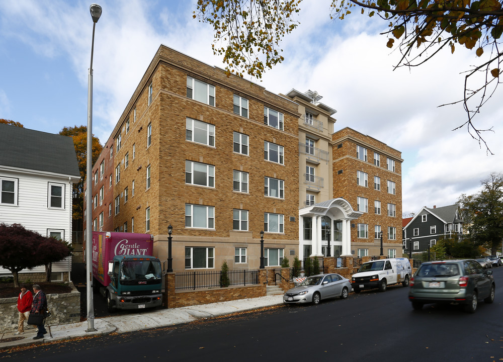 Pleasant Street Towers in Malden, MA - Foto de edificio