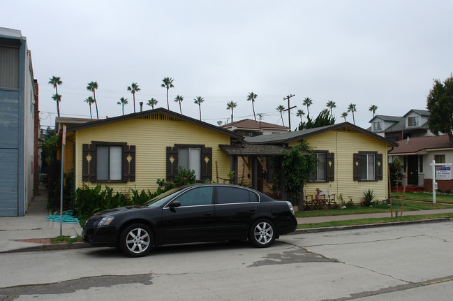 217-219 7th St in Seal Beach, CA - Building Photo - Building Photo