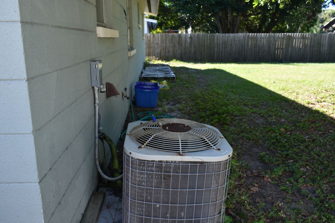 860 Michigan Ave in Englewood, FL - Building Photo
