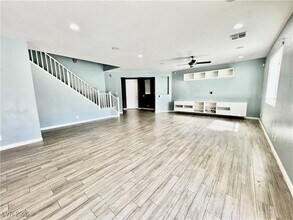 8667 W Moon Crater Ave in Las Vegas, NV - Building Photo - Building Photo