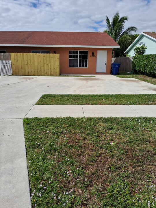 2333 Avenue Z in West Palm Beach, FL - Building Photo