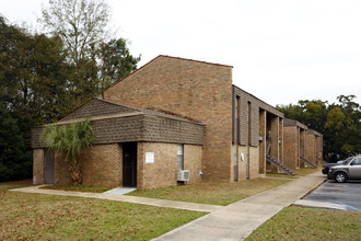 Montauk Arms Apartments in Mobile, AL - Building Photo - Building Photo