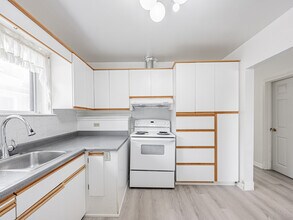 18 Gilroy Dr in Toronto, ON - Building Photo - Building Photo