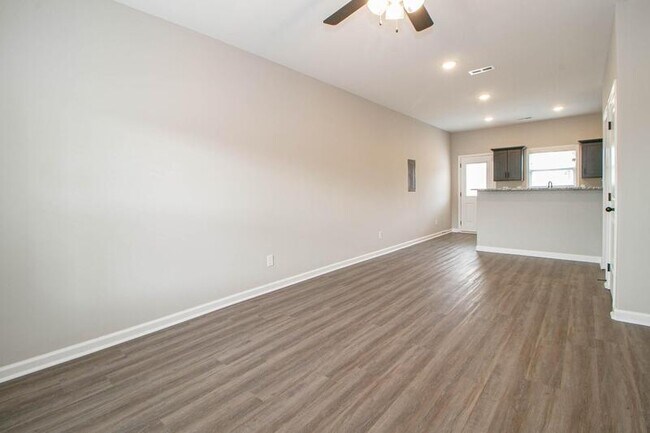 1115-I2 Hillwood Dr in Clarksville, TN - Building Photo - Building Photo