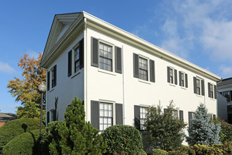 Mallard Crossing at St. Matthews in Louisville, KY - Foto de edificio - Building Photo