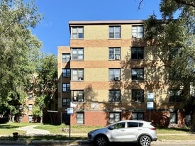 1360 W Touhy Ave in Chicago, IL - Building Photo