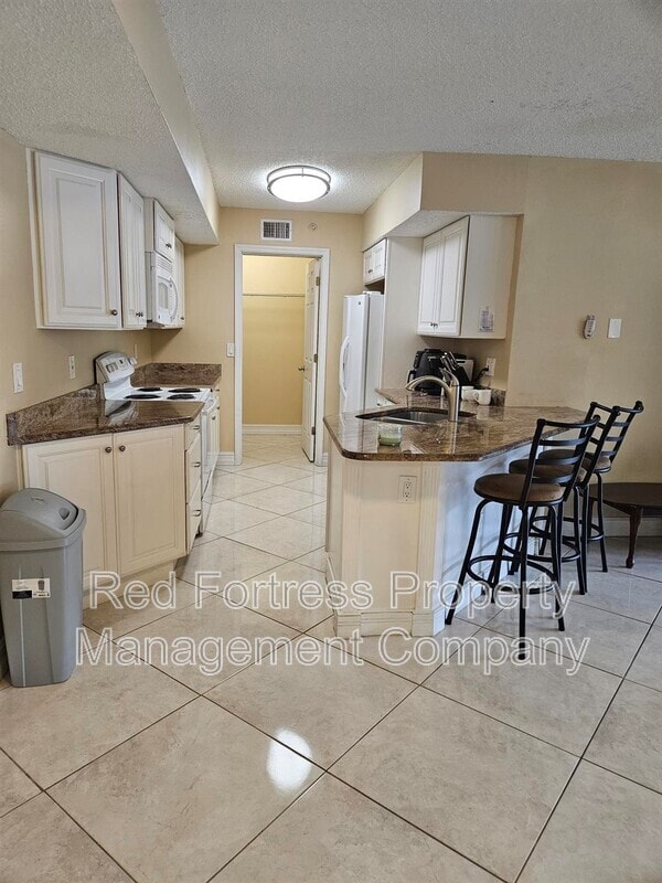 13571 Eagle Ridge Dr, Unit #1314 in Ft. Myers, FL - Foto de edificio - Building Photo